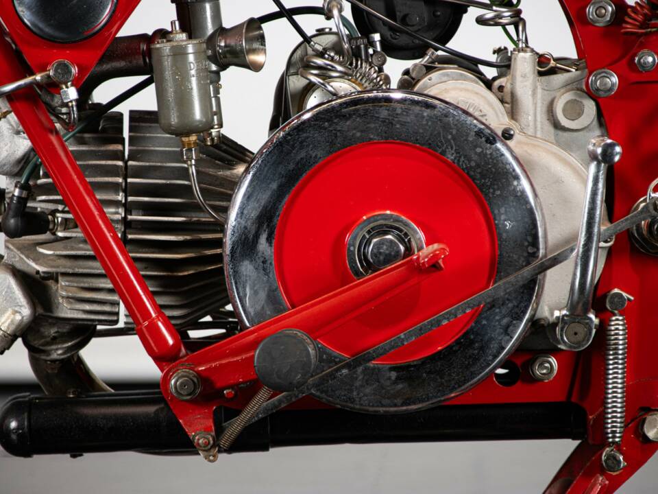 Imagen 32/50 de Moto Guzzi DUMMY (1952)