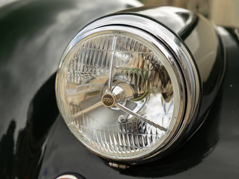 Image 19/21 of Riley 2.5 Litre RMF (1953)