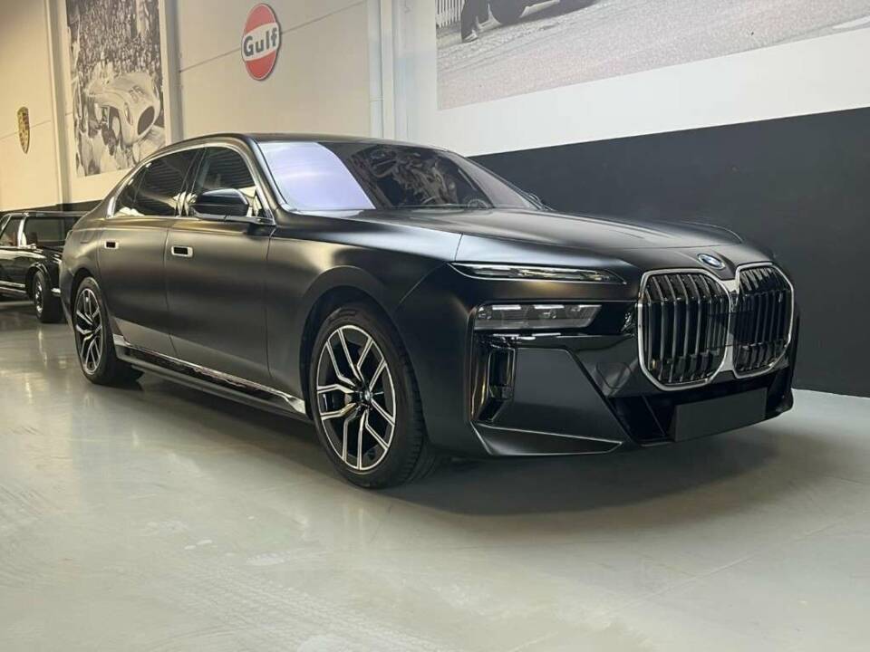 Image 2/50 de BMW i7 eDrive50 (2023)