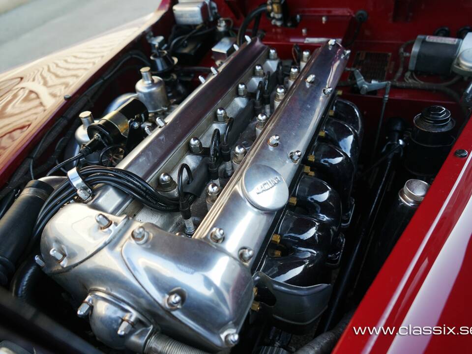 Image 14/28 of Jaguar XK 140 SE DHC (1955)
