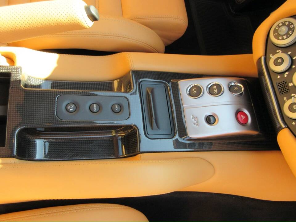 Image 16/33 de Ferrari 599 GTB Fiorano (2008)