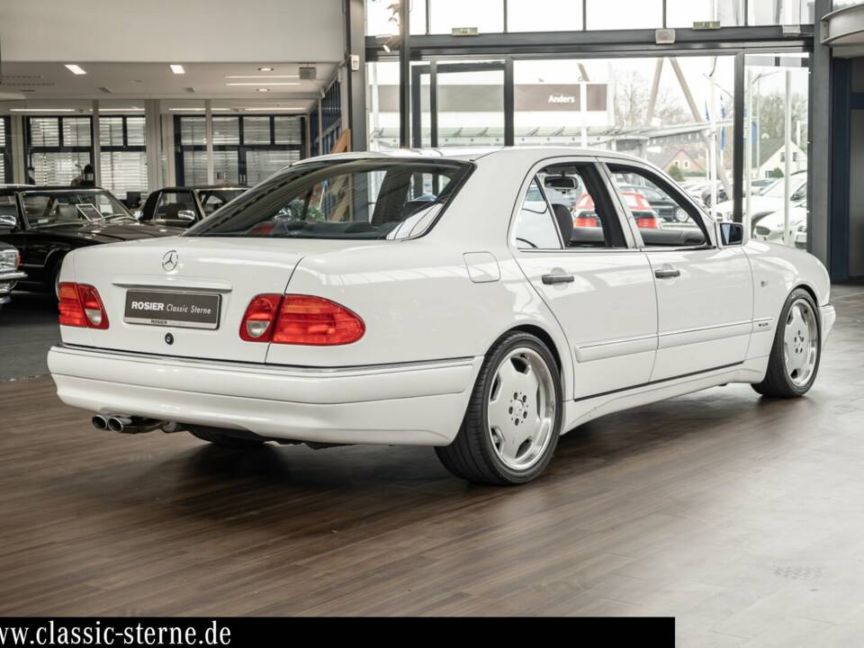 Imagen 5/15 de Mercedes-Benz E 60 AMG (1997)