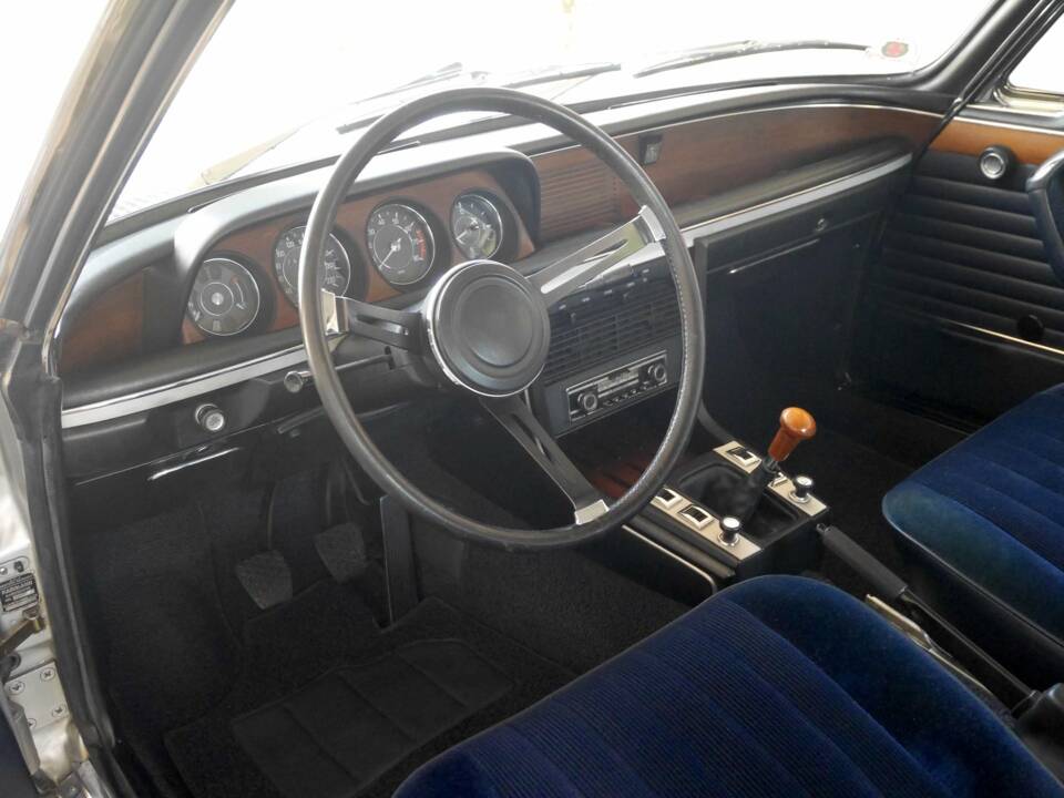 Image 11/26 of BMW 3.0 CSi (1973)