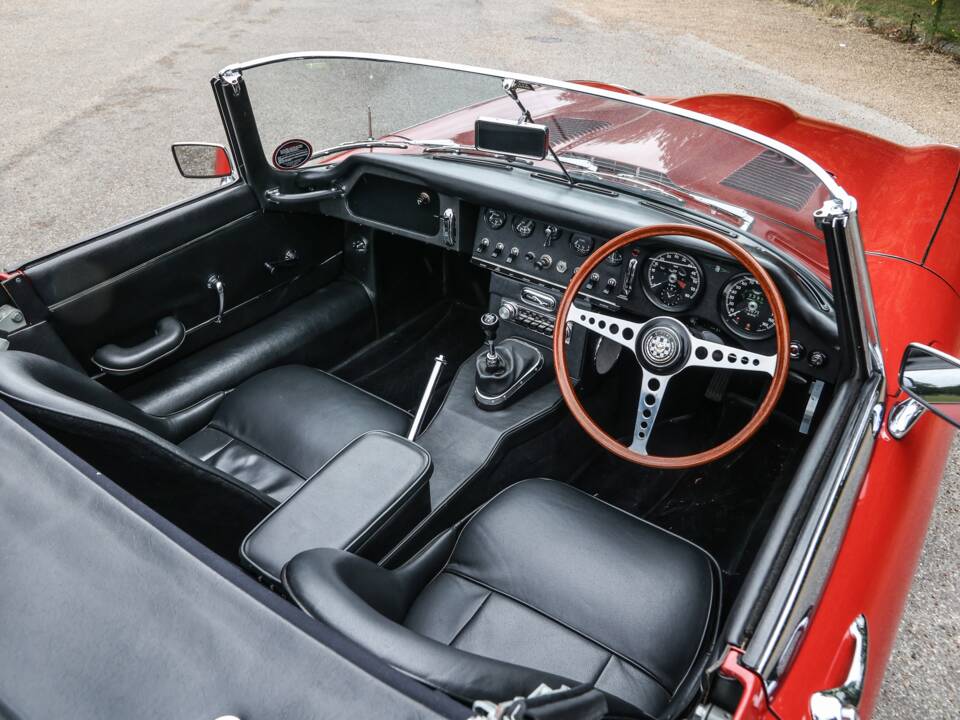 Image 33/41 de Jaguar E-Type 3.8 (1964)
