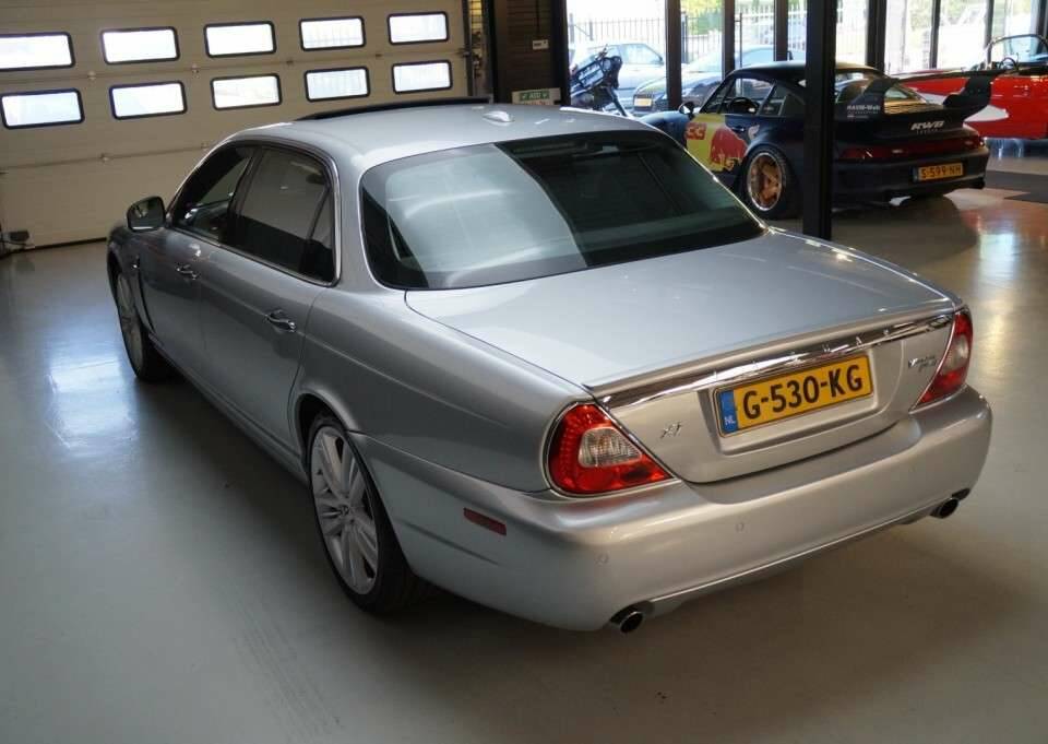 Image 35/50 of Jaguar XJ 8 4.2 (2007)