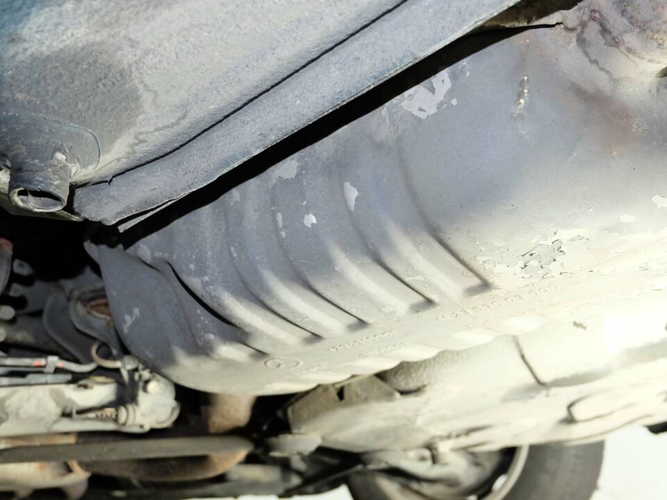 Image 26/33 de Mercedes-Benz 500 SL (1990)