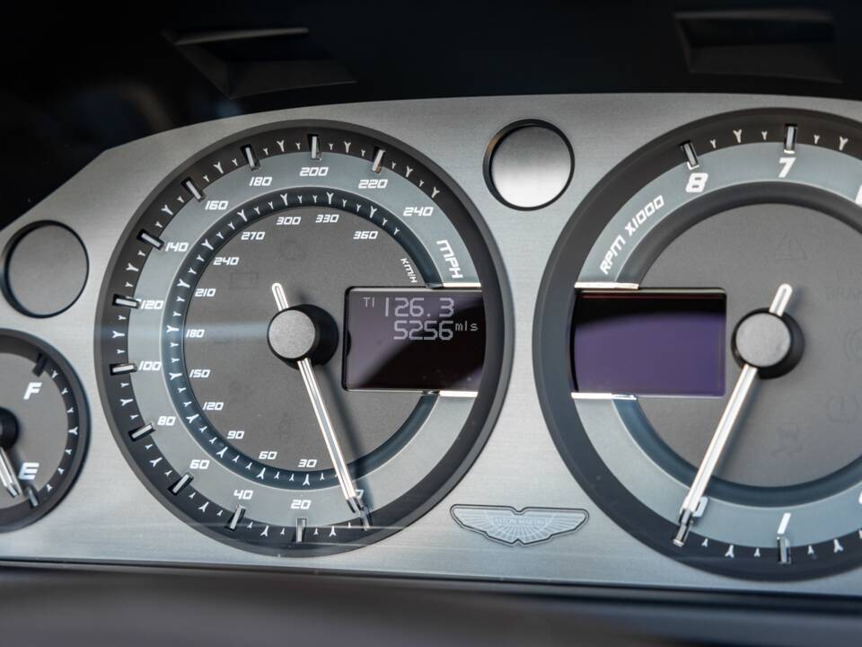 Bild 9/79 von Aston Martin DB 9 GT Volante (2017)