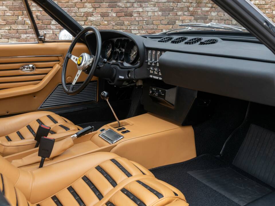 Image 40/50 de Ferrari 365 GTB/4 Daytona (1974)