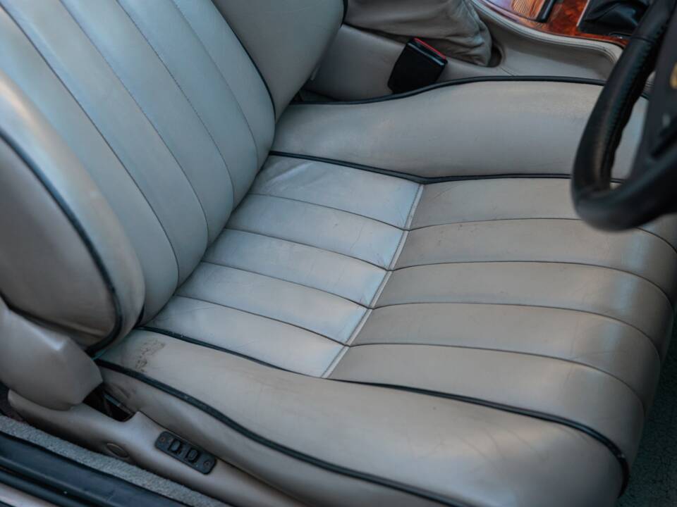 Imagen 28/50 de Aston Martin Virage Volante (1994)