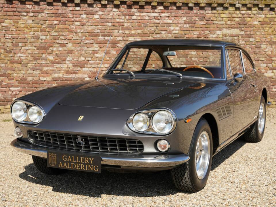 Image 18/50 of Ferrari 330 GT 2+2 (1965)