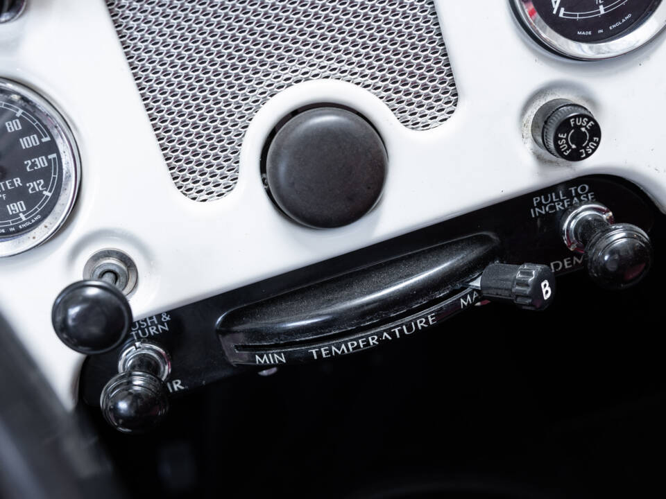 Image 12/28 of MG MGA 1600 (1960)