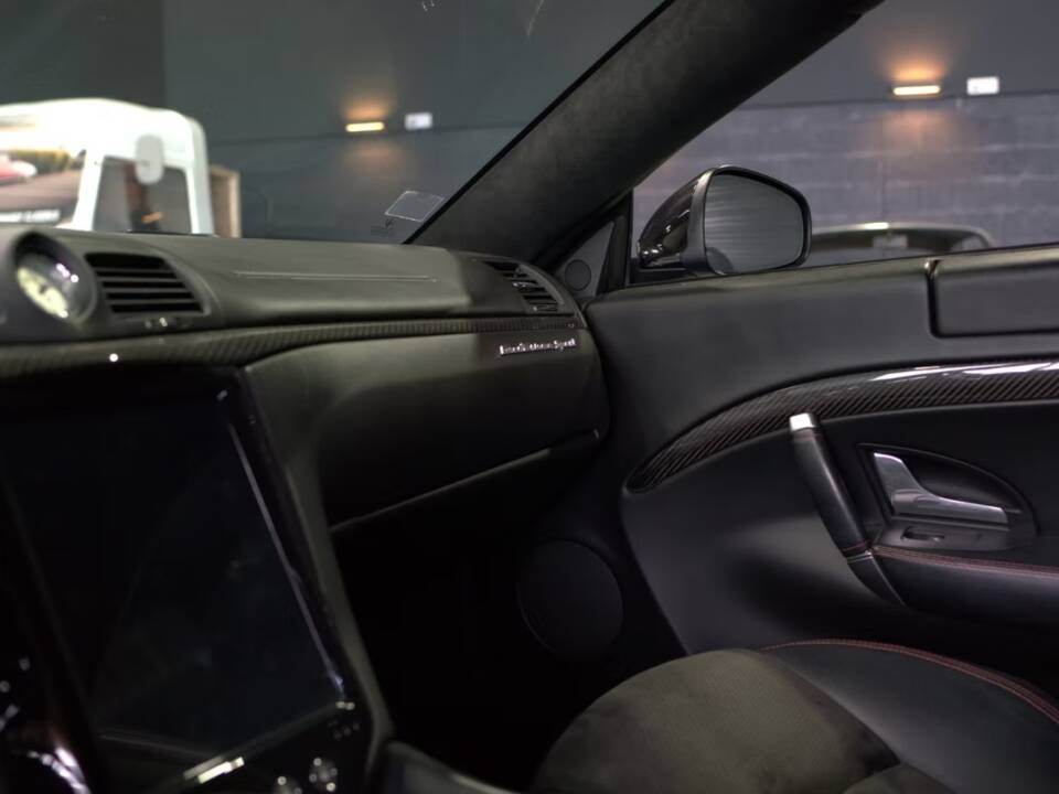 Image 15/34 of Maserati GranTurismo Sport (2014)