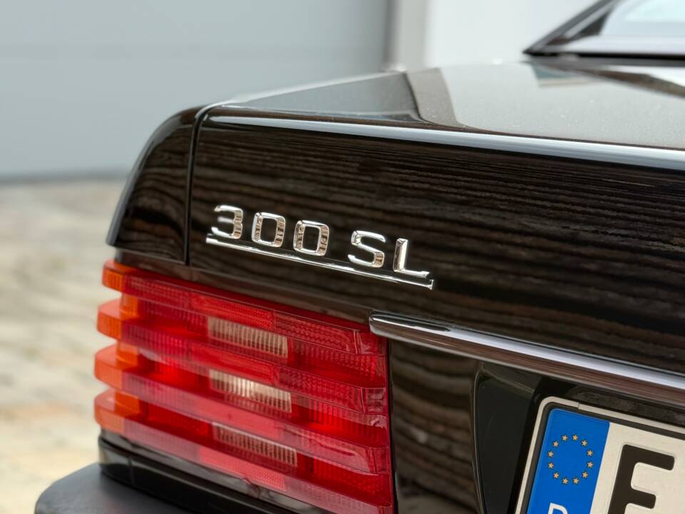 Image 14/38 de Mercedes-Benz 300 SL (1993)