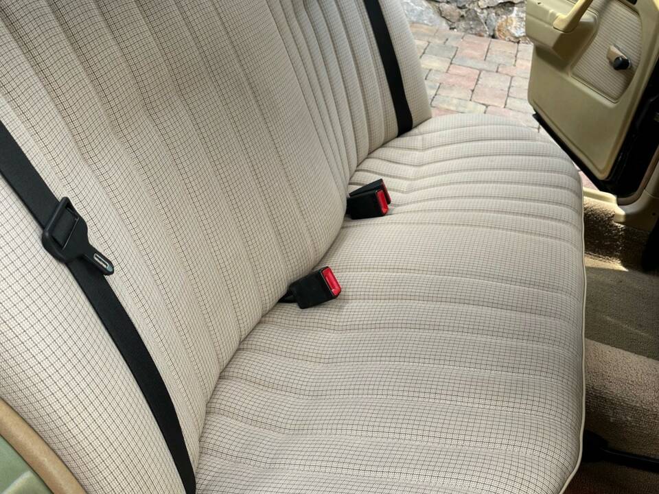 Image 12/18 of Mercedes-Benz 190 D 2.5 (1986)