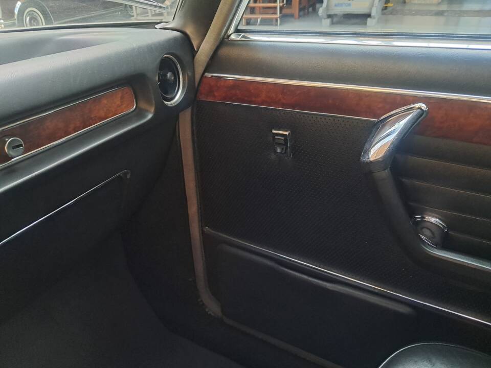 Immagine 21/39 di BMW 3,3 Li (1977)