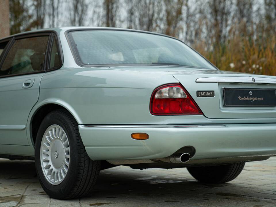 Immagine 30/50 di Jaguar XJ 8 Sovereign (1997)