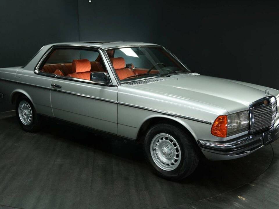 Image 7/50 of Mercedes-Benz 280 CE (1980)