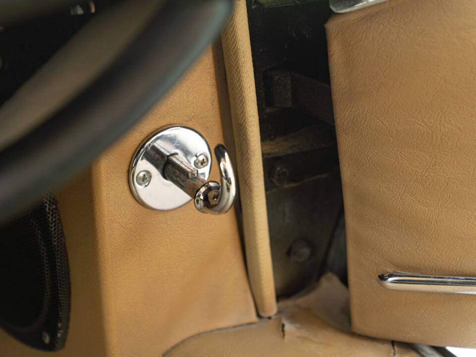 Bild 38/50 von Jaguar E-Type V12 (2+2) (1971)