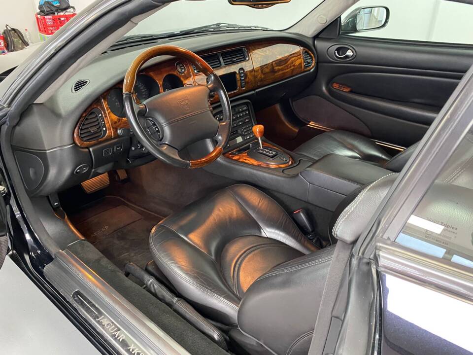Afbeelding 10/49 van Jaguar XK8 4.2 (2004)