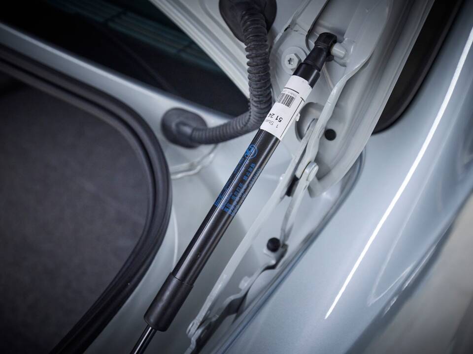 Image 73/100 of BMW M3 (2006)