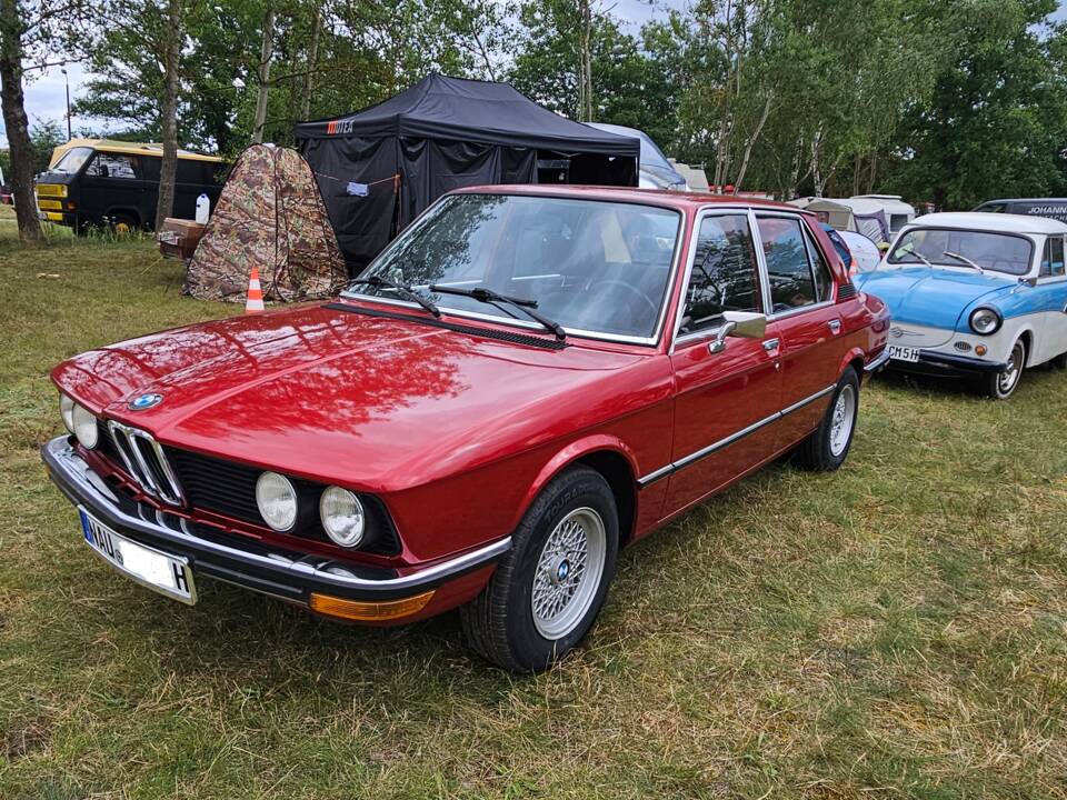 Image 4/12 de BMW 518 (1977)