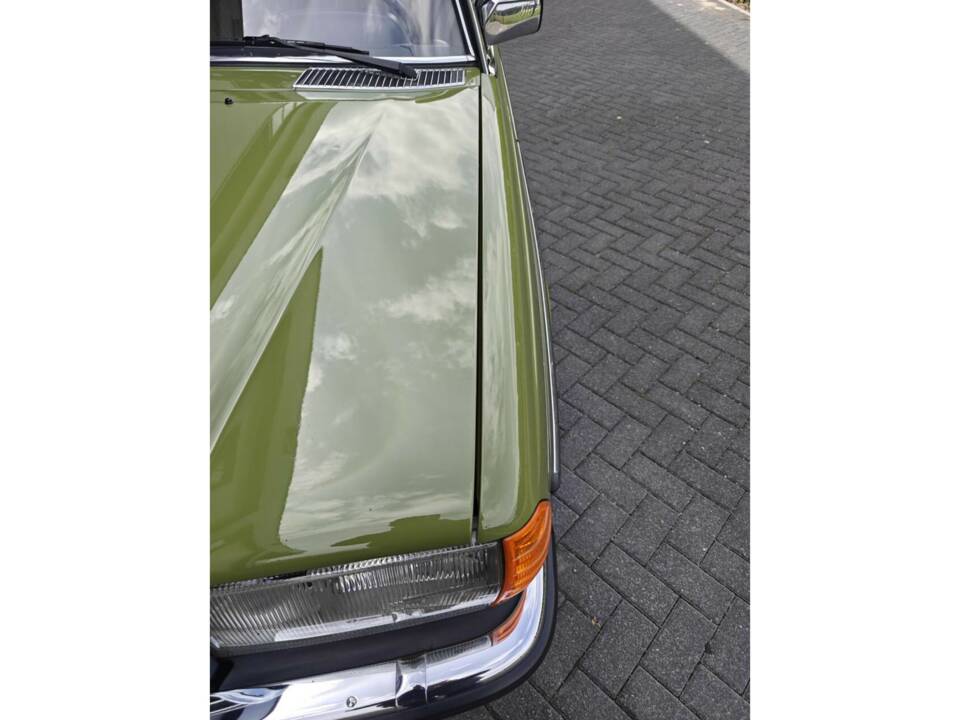 Immagine 18/50 di Mercedes-Benz 230 CE (1982)