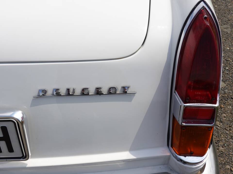 Image 19/36 de Peugeot 404 Coupé (1967)
