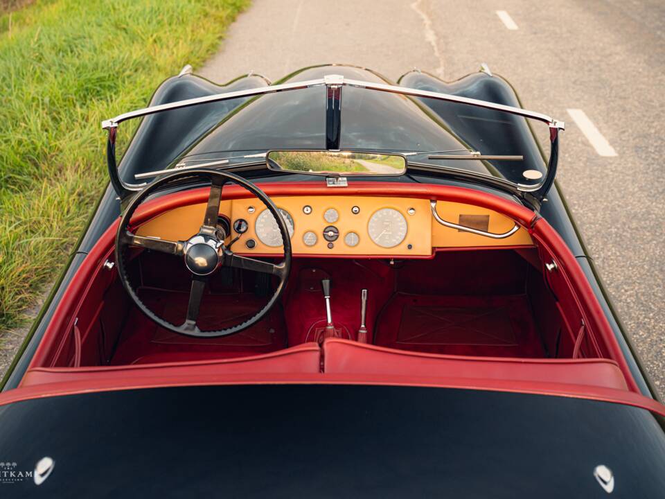Image 10/20 of Jaguar XK 120 OTS (1950)