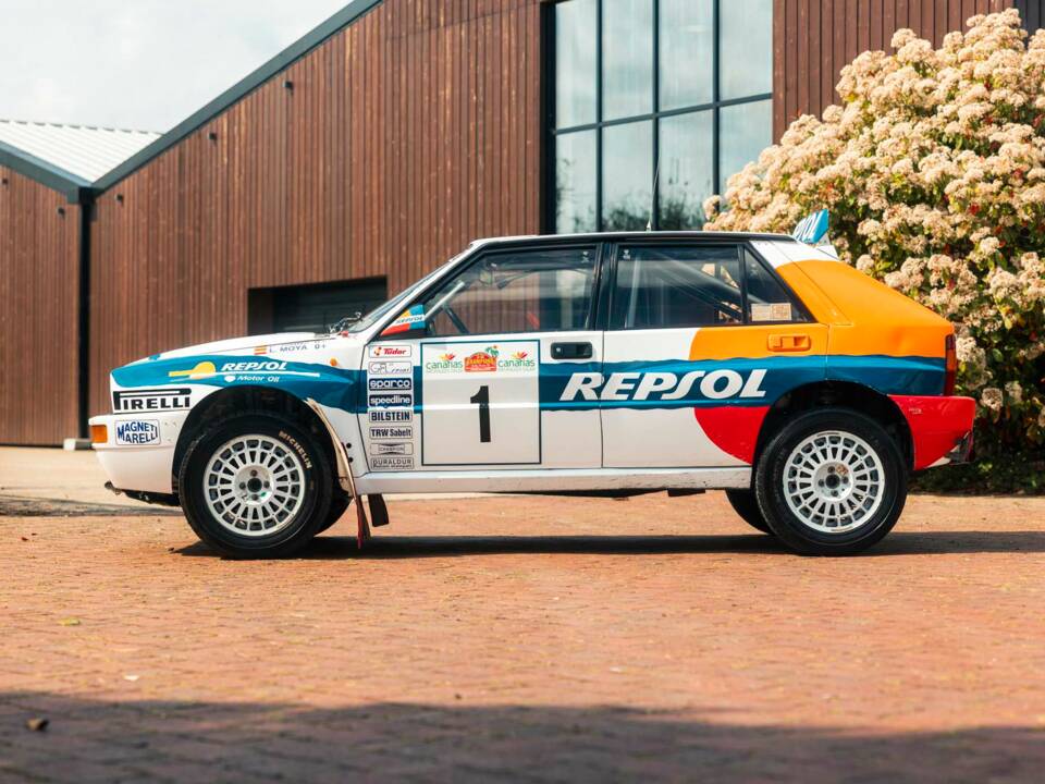 Image 11/28 of Lancia Delta HF Integrale Evoluzione I (1991)