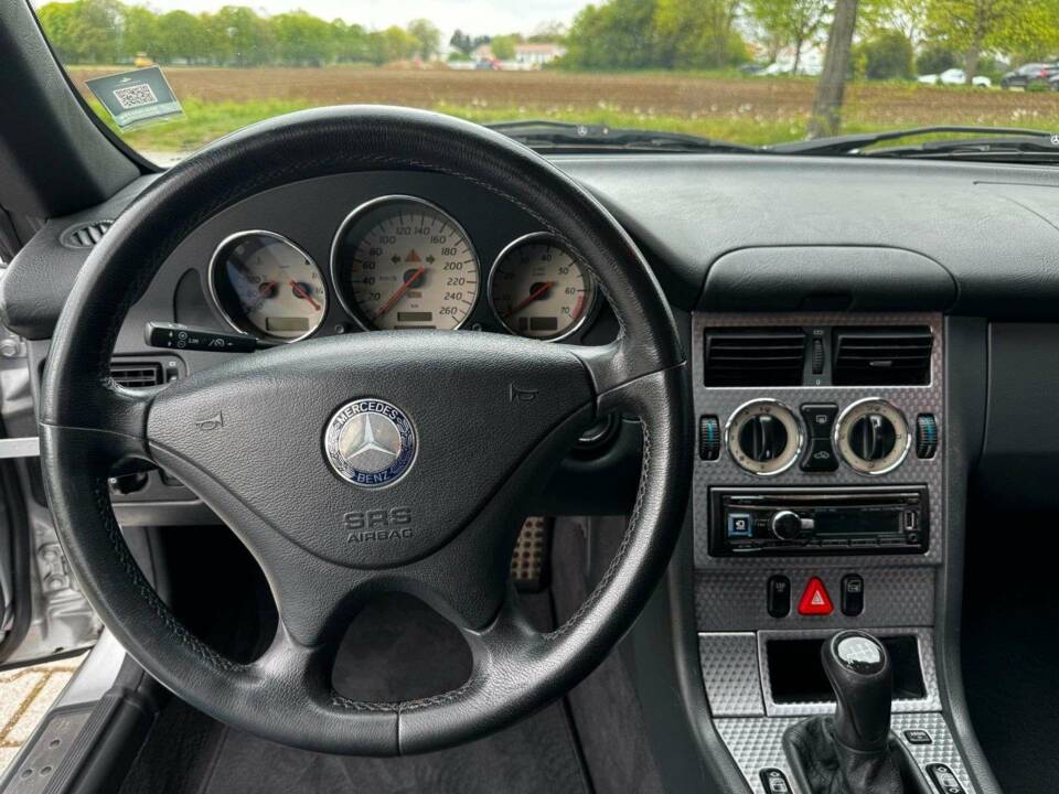 Image 13/18 of Mercedes-Benz SLK 200 Kompressor (2002)
