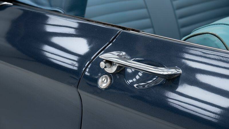 Image 15/15 of Chevrolet Corvair Monza Convertible (1964)