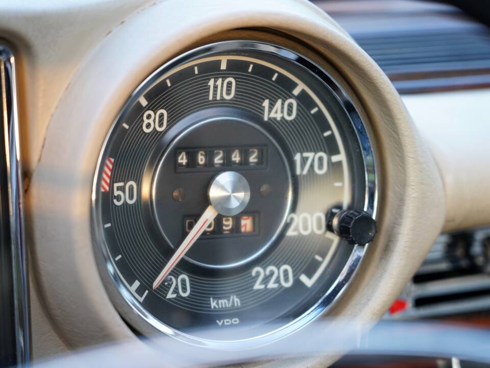 Image 4/14 de Mercedes-Benz 280 SE (1969)