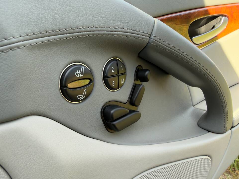 Image 16/89 of Mercedes-Benz SL 500 (2002)