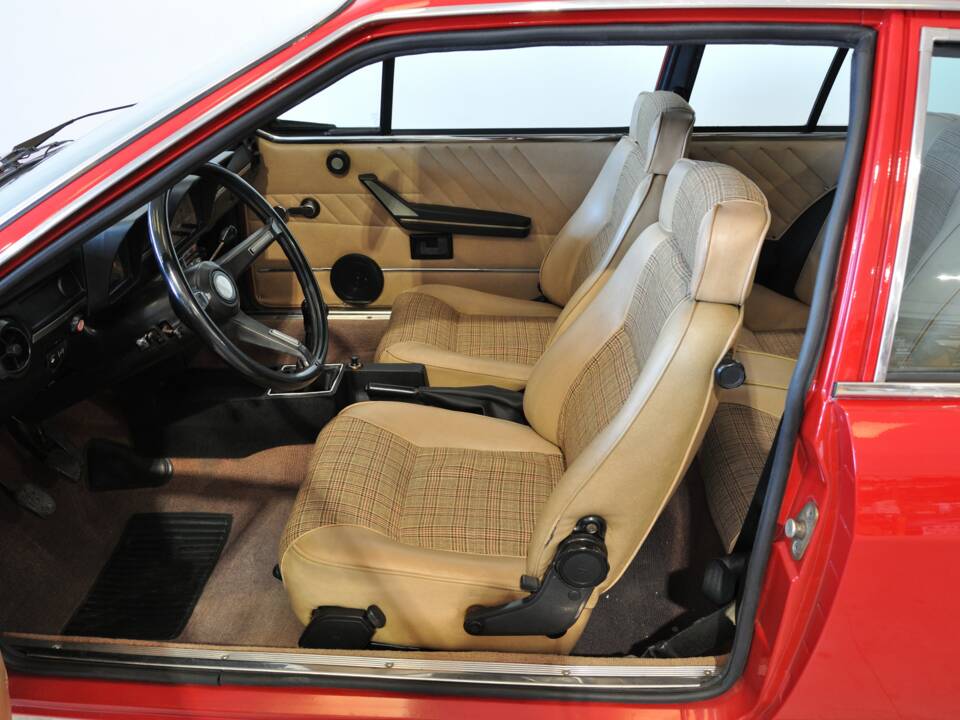 Bild 12/29 von Alfa Romeo Alfetta GT 1.6 (1978)