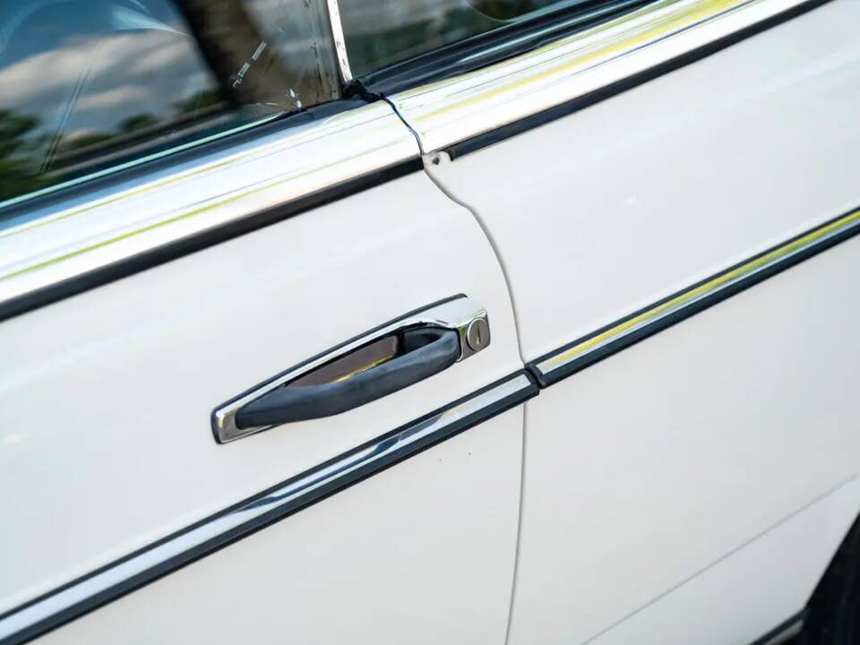 Image 25/62 of Mercedes-Benz 280 CE (1982)
