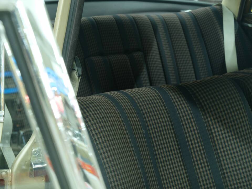 Image 46/50 of Mercedes-Benz 300 SE (1964)