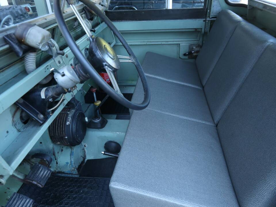 Image 33/50 of Land Rover 88 (1965)