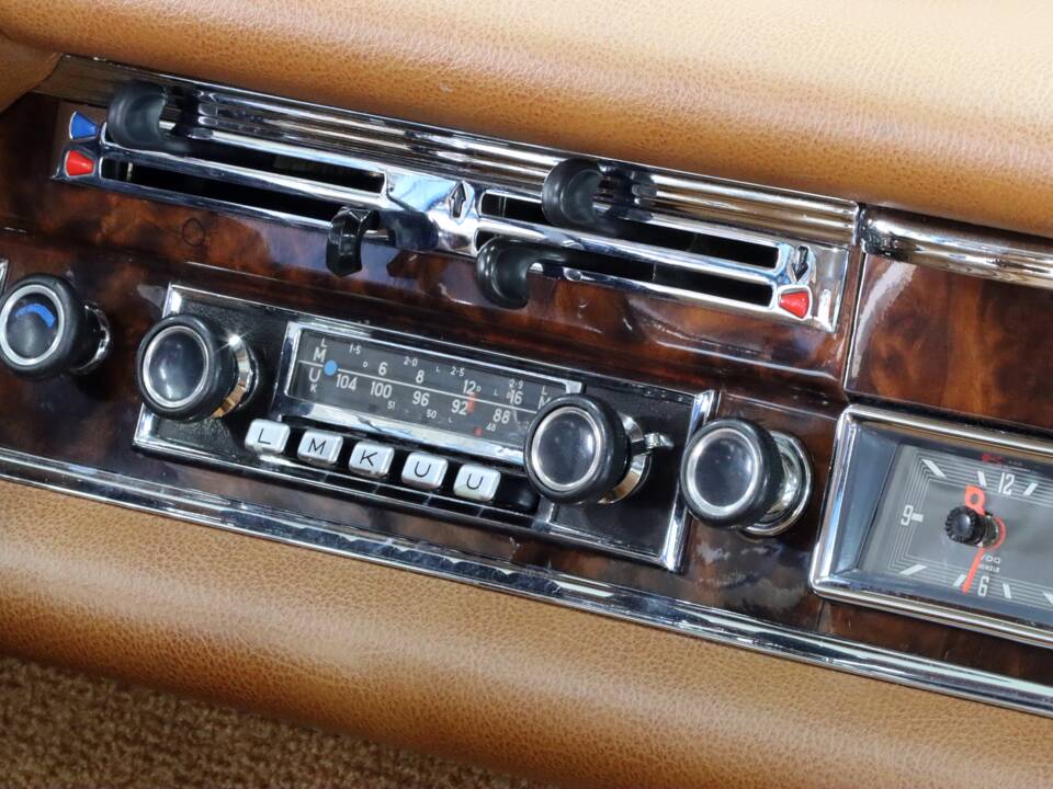 Image 19/99 of Mercedes-Benz 280 SE 3,5 (1971)