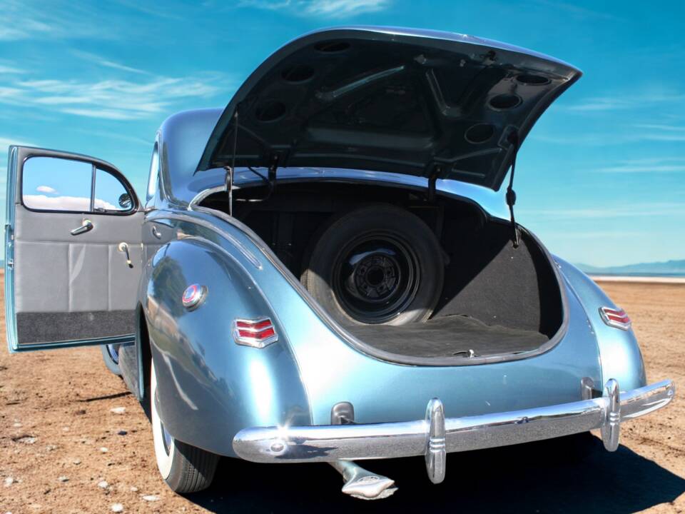 Image 16/28 of Ford Deluxe (1940)