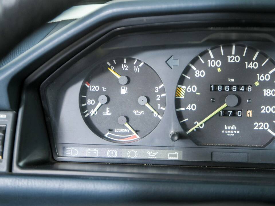 Bild 20/50 von Mercedes-Benz 230 E (1985)