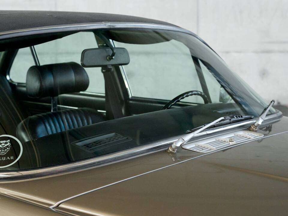 Bild 26/50 von Jaguar XJ 6 L 4.2 (1975)