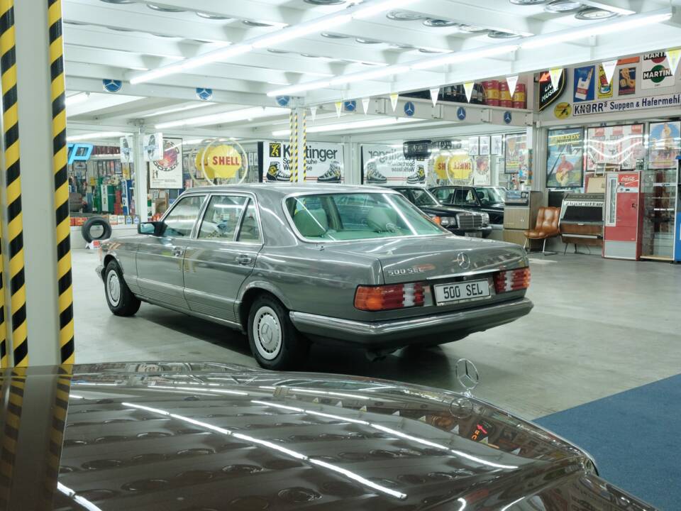 Bild 50/50 von Mercedes-Benz 500 SEL (1983)