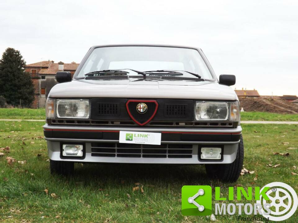 Immagine 2/10 di Alfa Romeo Giulietta 1.6 (1984)