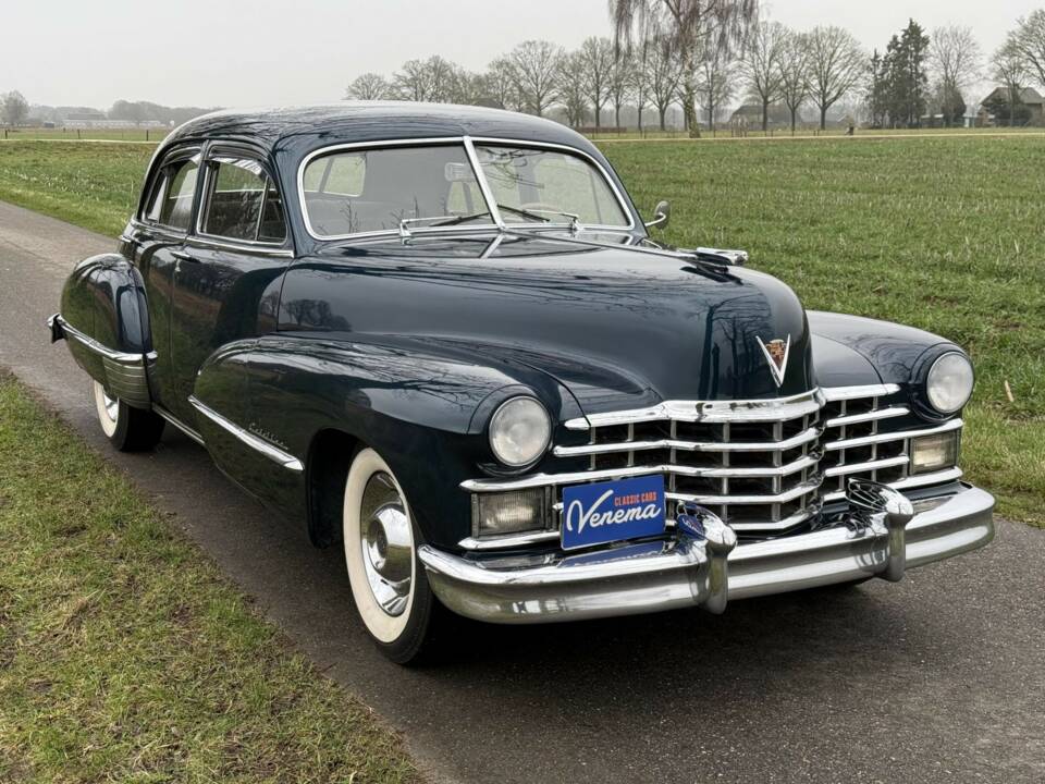 Image 3/24 of Cadillac 62 Sedan (1947)