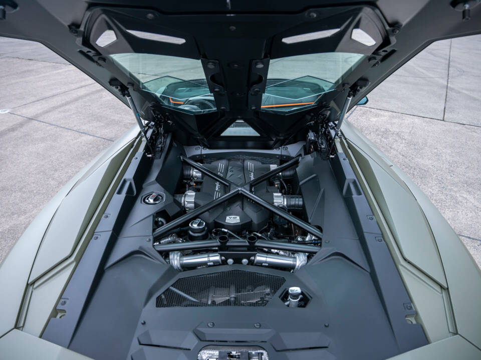 Image 13/44 de Lamborghini Aventador S (2020)