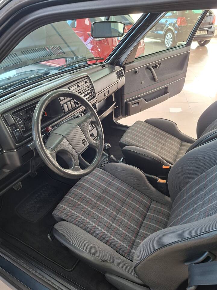 Image 10/21 of Volkswagen Golf Mk II GTi 1.8 (1990)