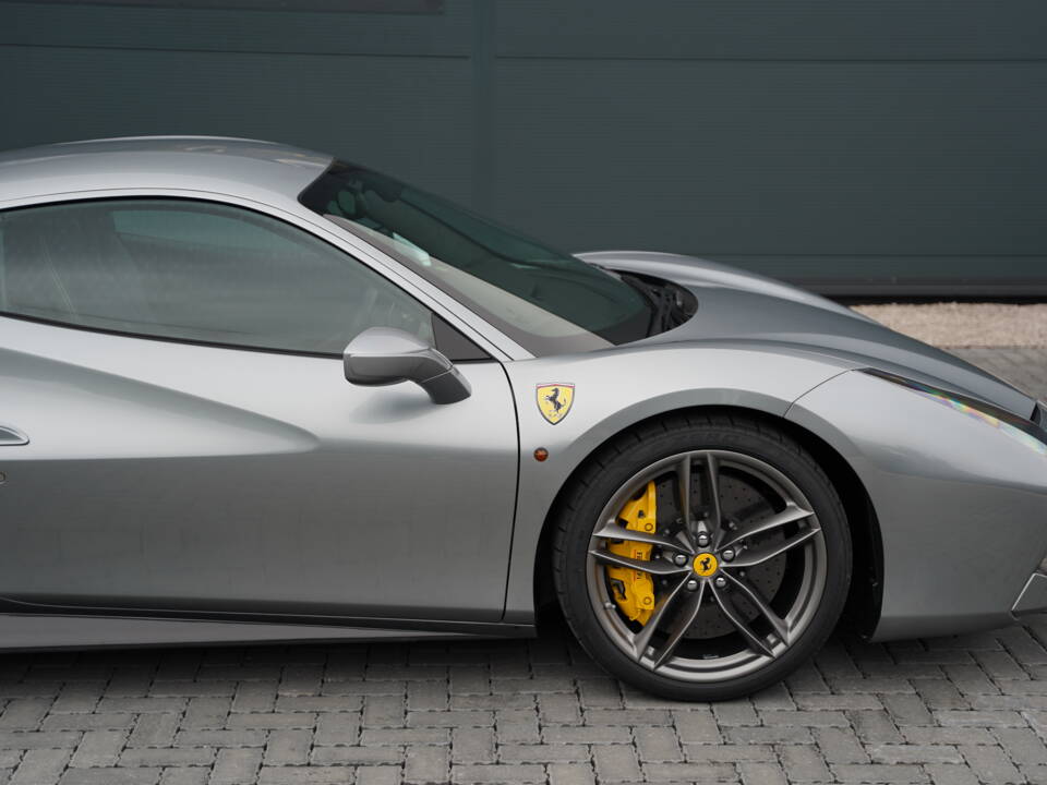 Image 34/50 de Ferrari 488 GTB (2019)