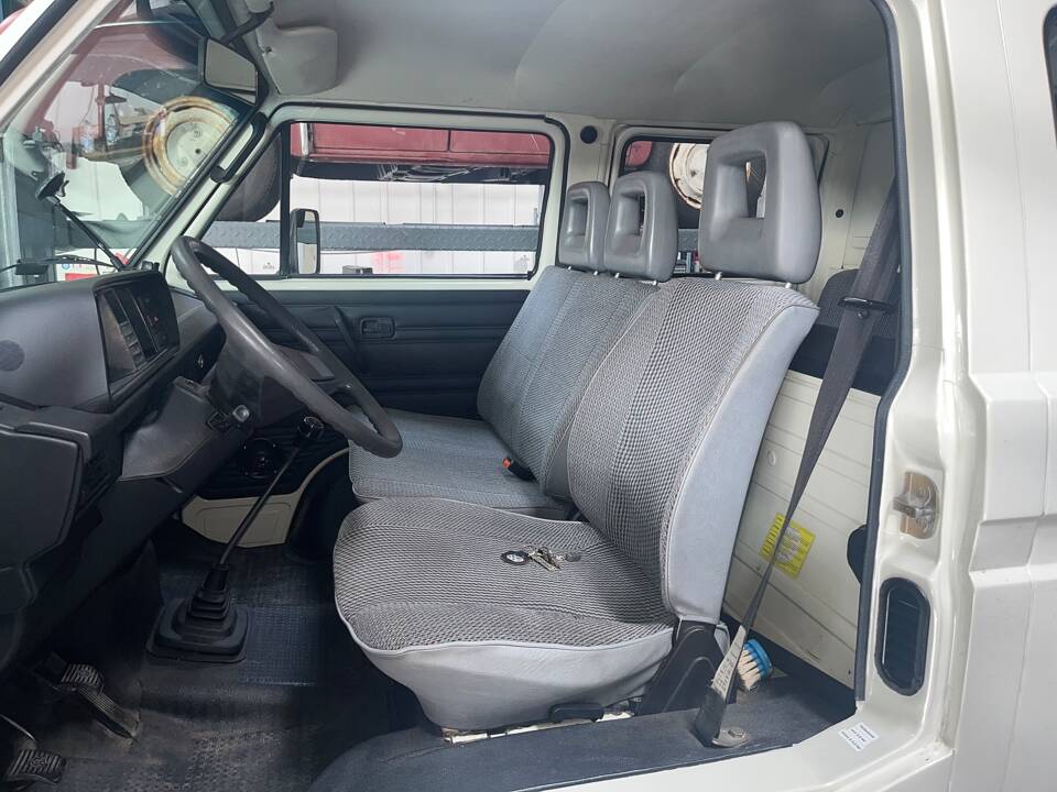 Bild 11/27 von Volkswagen T4 Kastenwagen 2.5 Syncro (1991)