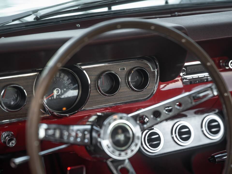 Image 45/53 of Ford Mustang 200 (1966)