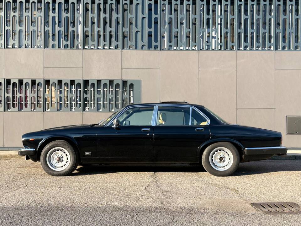 Imagen 3/19 de Jaguar XJ 6 4.2 (1981)